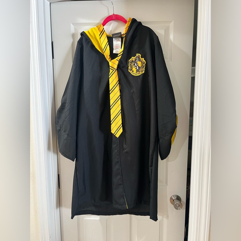 Harry Potter hooded cape with Tie: Hufflepuff Unisex
